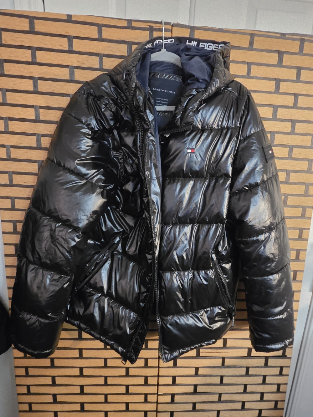 Tommy Hilfiger Men’s Black Shiny Puffer Jacket with Logo